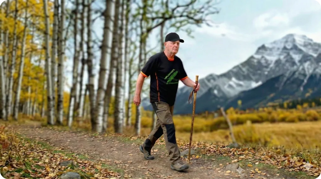 Jose, fondateur et animateur du blog ''laplumverte" en randonnée en Centre Ardenne.